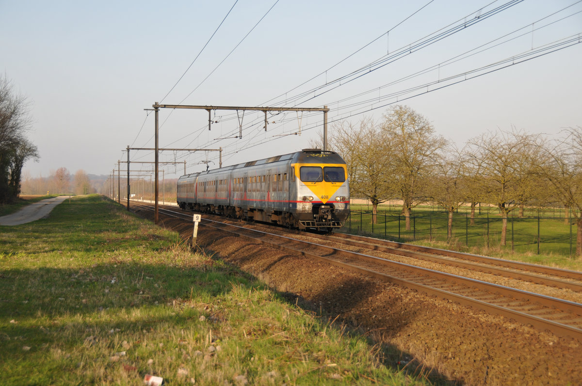 SNCB-Triebzug 408 als IC5366 Hasselt - Maastricht, hier am 16/03/2017 kurz vor seiner planmäßigen Ankunft in Tongeren aufgenommen.