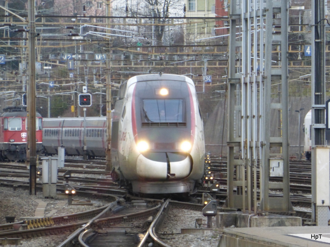 SNCF / Lyria - TGV 4406 bei der einfahrt im Bahnhof Lausanne am 14.02.2015