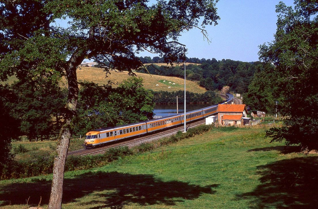 SNCF ..., St.Pierre-Laval, 6389/1, 25.08.1999, Ligne Moulins sur Allier - Lyon.