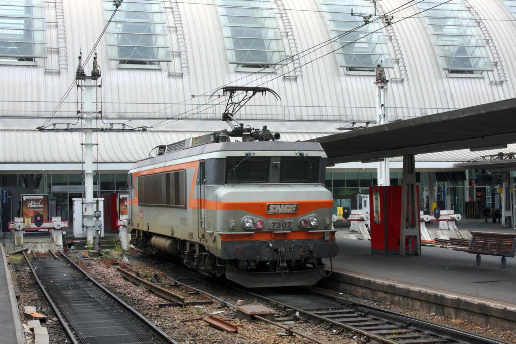 SNCF 7302 im Hauptbahnhof Orleans am 15.6.2015.
