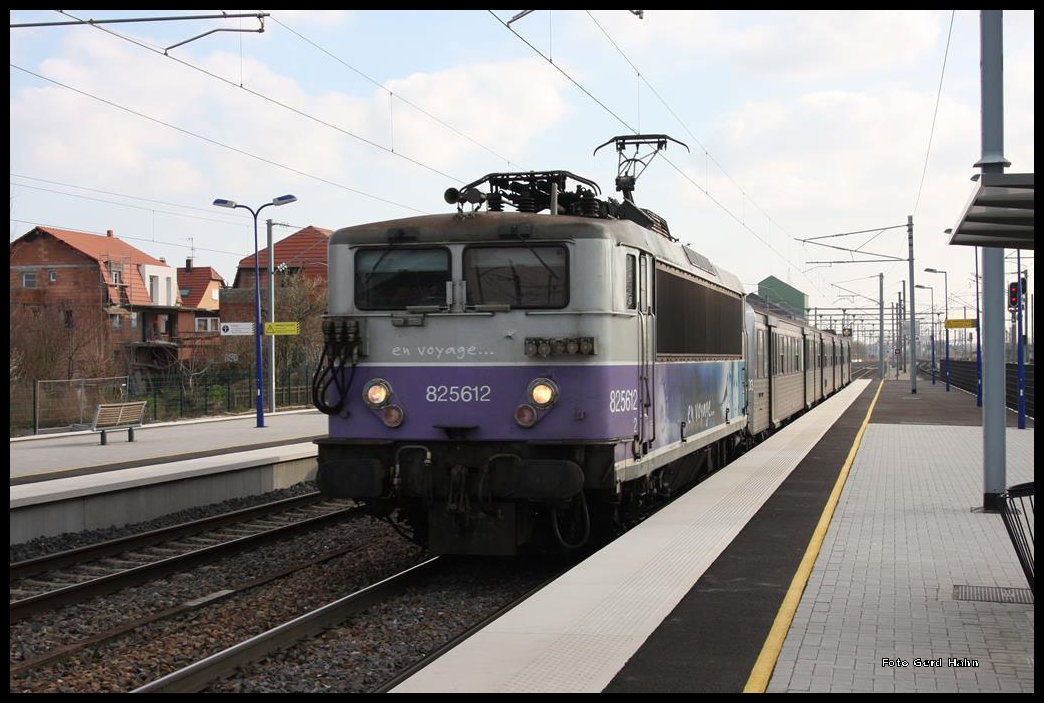 SNCF 825612 fuhr am 10.3.2016 um 15.30 Uhr aus Straßbourg kommend durch den Bahnhof Vendenheim.