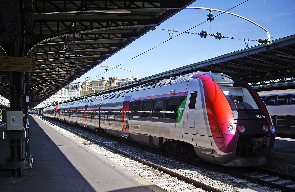 SNCF B 82683, Paris, Gare de l'Est, 1.10.2012. 