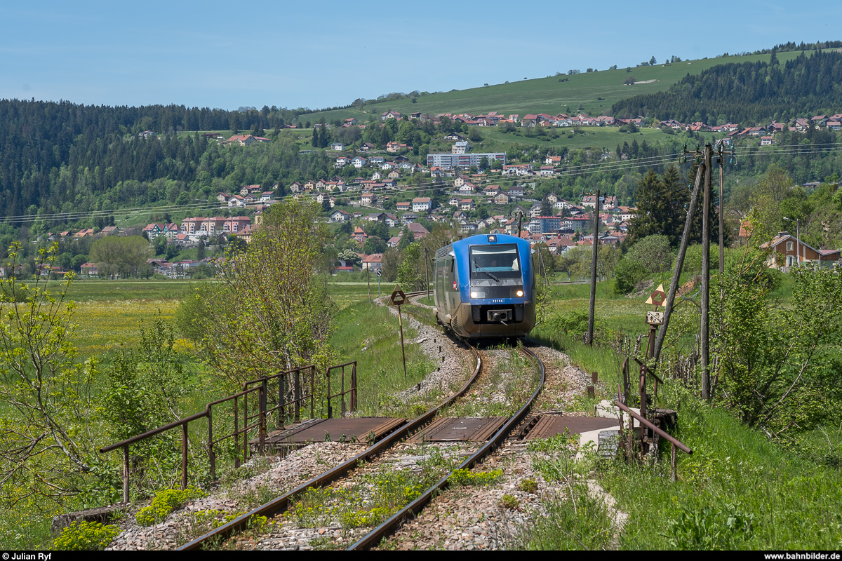SNCF  Baleine bleue  X73755 am 1. Juni 2019 als TER Morteau - La Chaux-de-Fonds ausgangs Morteau.
