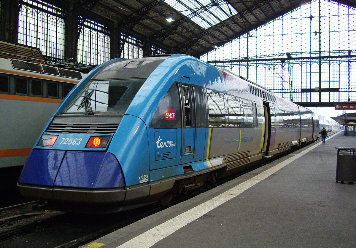 SNCF Baureihe X 72500, Triebwagen X 72563, Paris Gare d'Austerlitz, 9.10.2012.