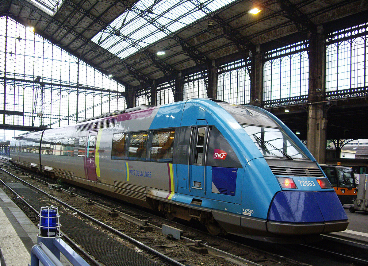 SNCF Baureihe X 72500, Triebwagen X 72563, Paris Gare d'Austerlitz, 9.10.2012.