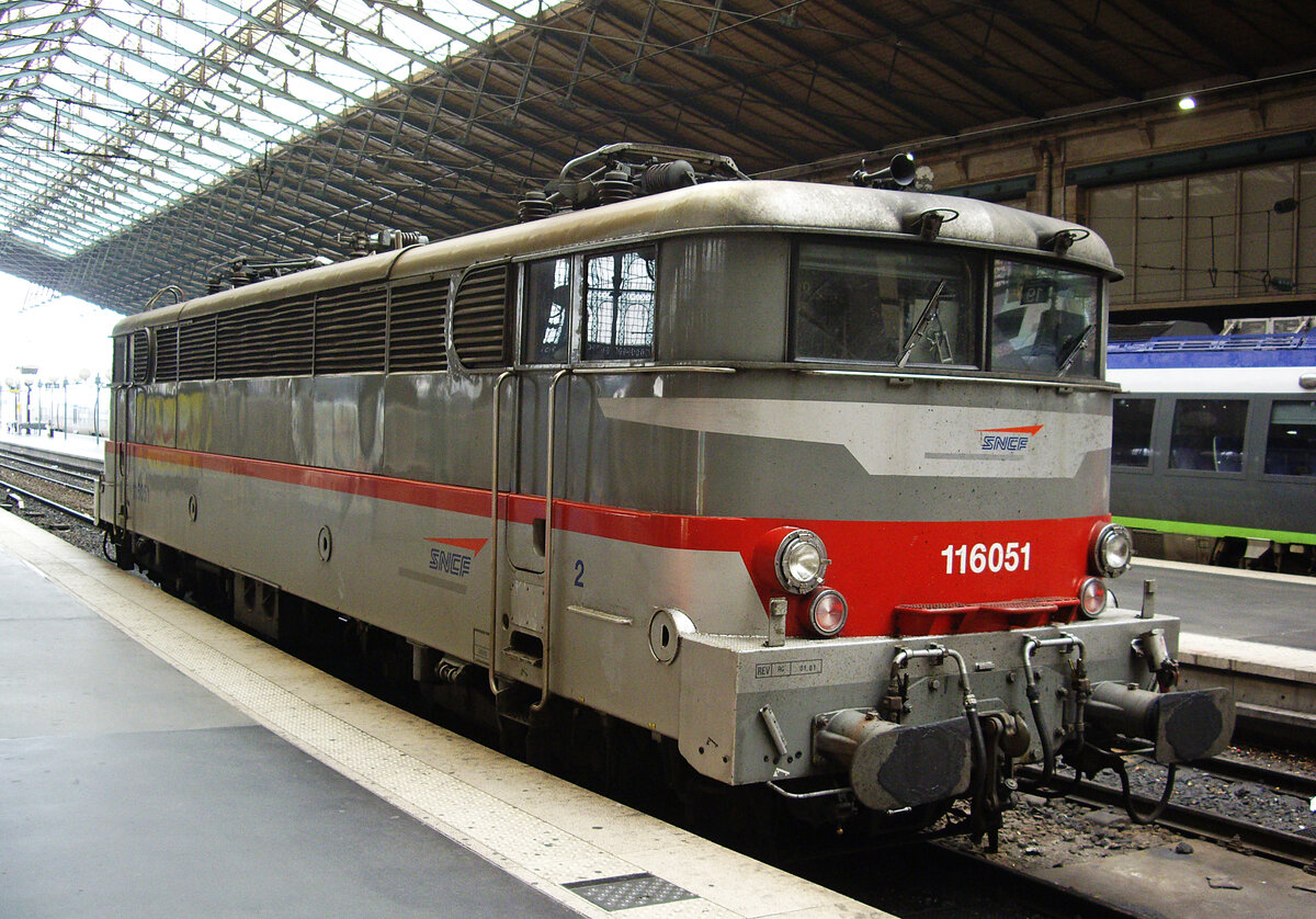 SNCF BB 16051, Paris Gare du Nord, 23.10.2012. 62 Loks, Baujahre 1958-1963. Die Loks waren im Oktober 2012 fast alle schon ausgemustert, nur noch zwei waren im Dienst (BB 16029, BB 16051), 7 Wochen später war Schluss. Last chance to see.