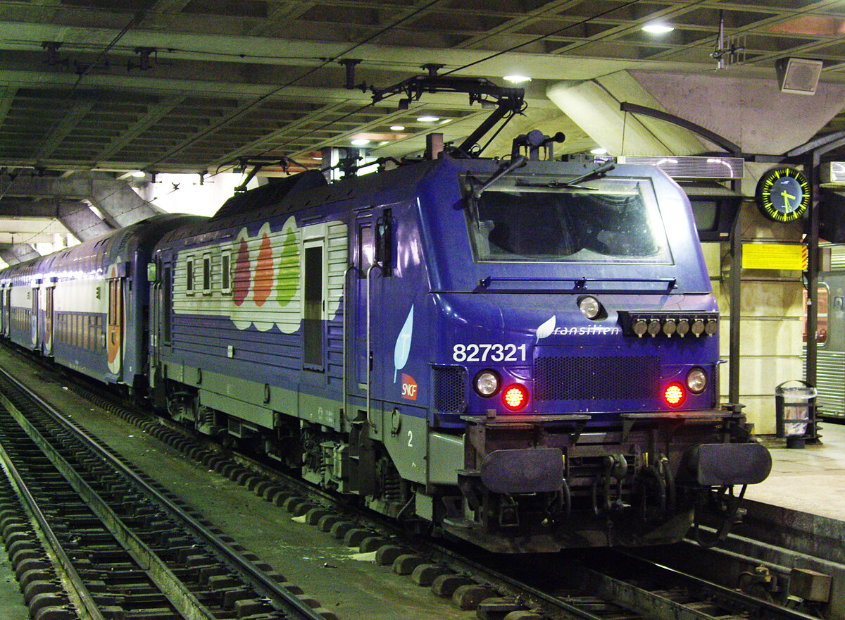SNCF BB 27321, Paris Gare Montparnasse, 23.10.2012. 67 Loks, Baujahre 2006-2010. Kamen nach 2006 vorübergehend in Montparnasse und Saint-Lazare zum Einsatz, danach für den Güterverkehr gedacht. 