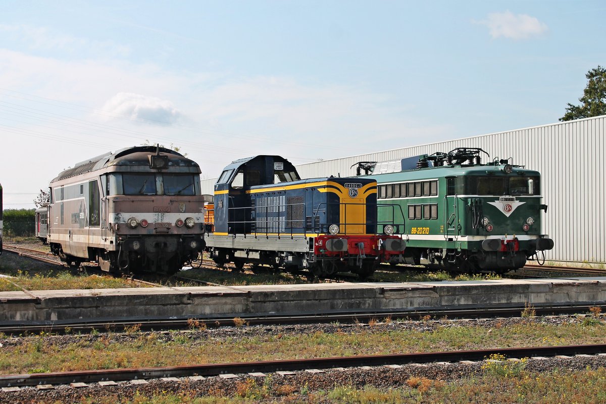 SNCF BB 67305 zusammen mit SNCF 040 DG-1  BB 66001  (Baujahr 1960) und SNCF BB 20210 (Baujahr 1970)am 07.10.2018 vor der Schiebebühne im Eisenbahnmuseum Cite du Train (Mulhouse). 