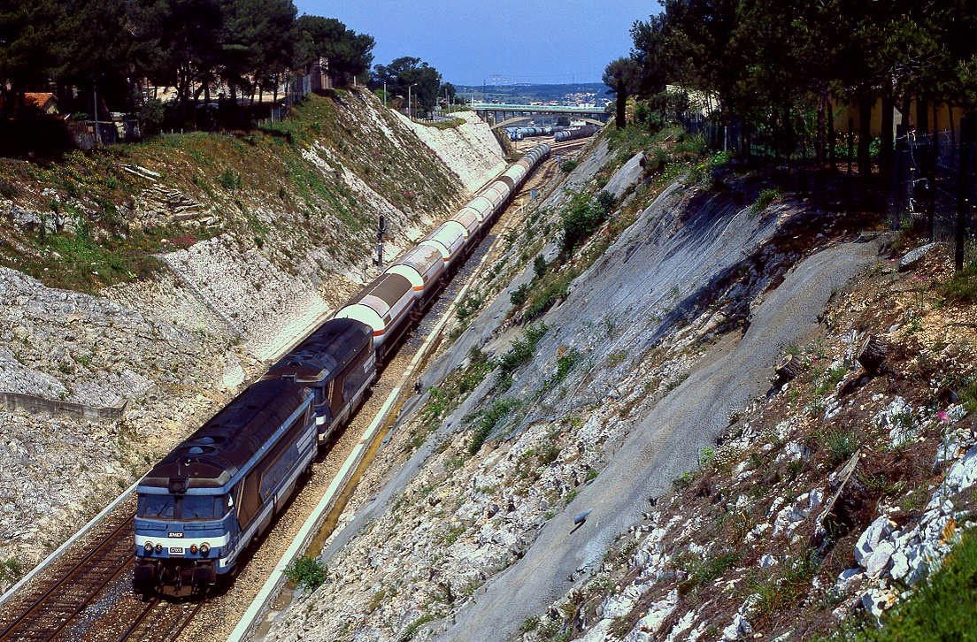 SNCF BB67005 + BB67033, Lavera, 06.05.1998.