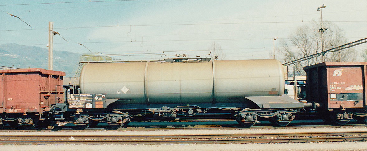 SNCF Kesselwagen im SBB Gbf Chiasso, Mai 1997 - Nr 786 8 205 , Stofftafel 60/1888