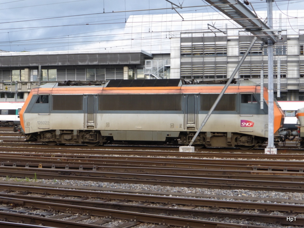 SNCF - Lok 126022 abgestellt im Bahnhofsareal in Genf am 09.05.2014