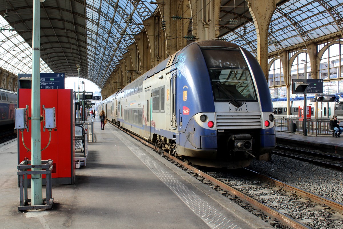 SNCF-Regionalzug nach Les Arcs (Z24500 - TER 2N NG 407) Gare de Nice Ville / Nizza Hauptbahnhof am 11. Februar 2015.