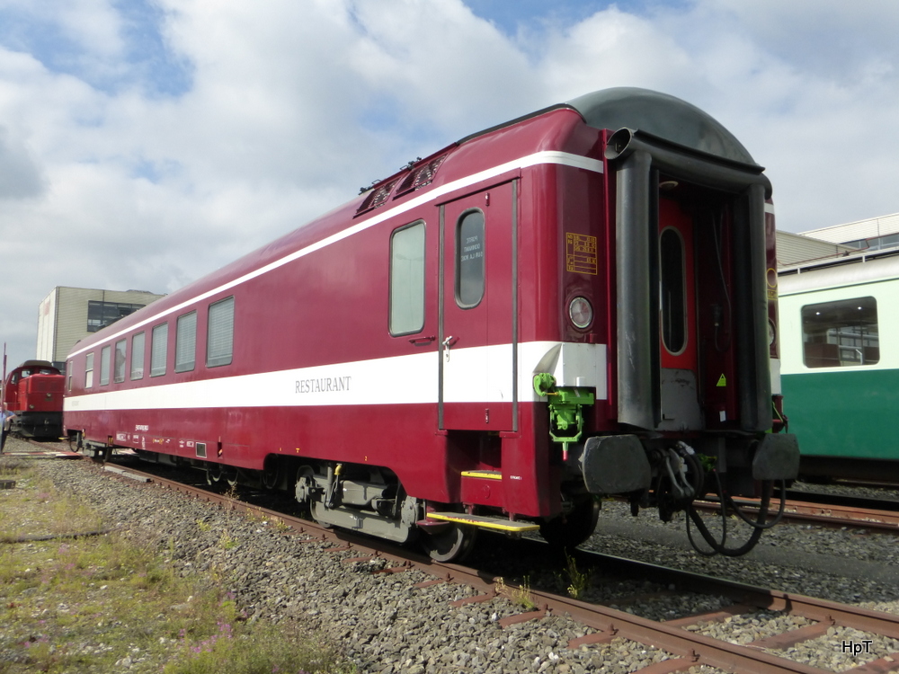 SNCF - Restaurant Sru 61 87 89-70 003-5 im Areal der ABB Sècheron in Genf an einer Ausstellung Historischer Loks am 14.09.2014