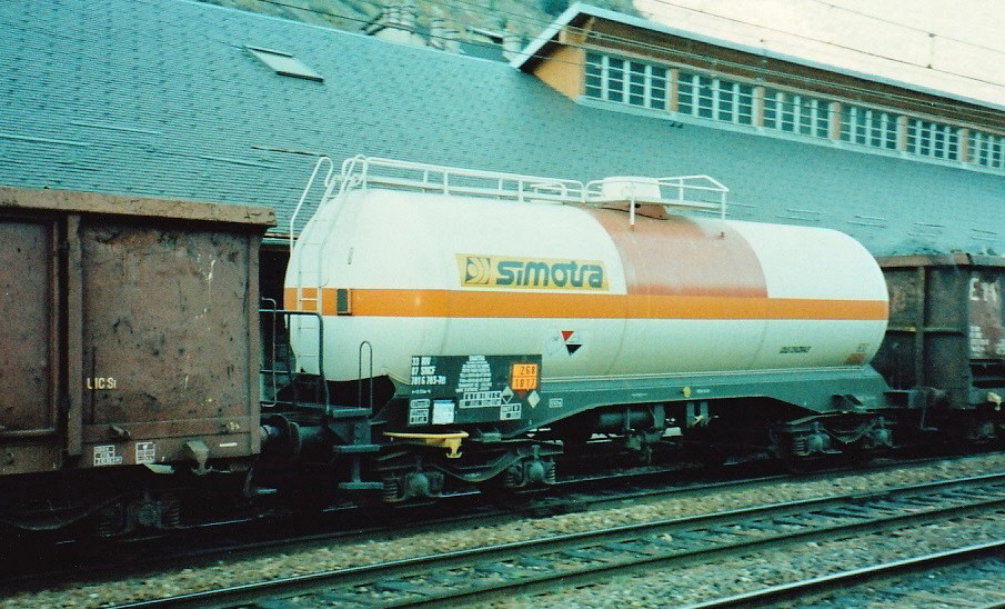 SNCF Simotra Kesselwagen im SNCF Grenzbhf Modane, Oktober 2002