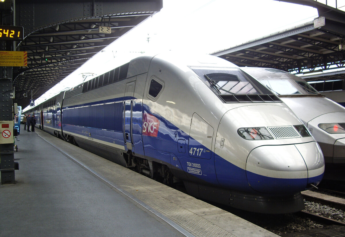 SNCF TGV 2N2 Euroduplex, No. 4717, Paris Gare de l'Est, 29.10.2012.