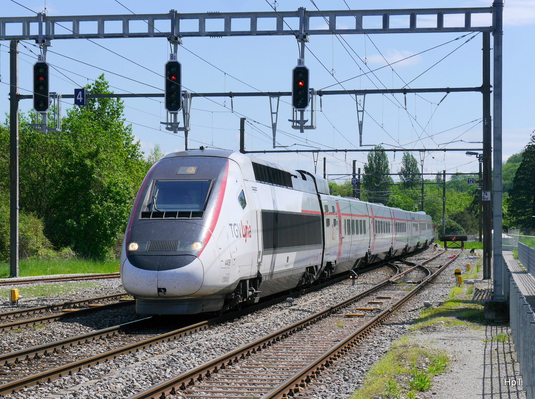 SNCF - TGV 4406 bei der durchfahrt in La Plaine am  06.05.2015