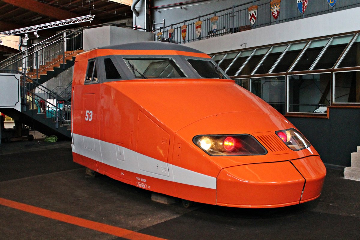 SNCF TGV 53 / 23105  TGV Sud-Est  (Baujahr 1982) am 07.10.2018 im Eisenbahnmuseum Cite du Train (Mulhouse). 