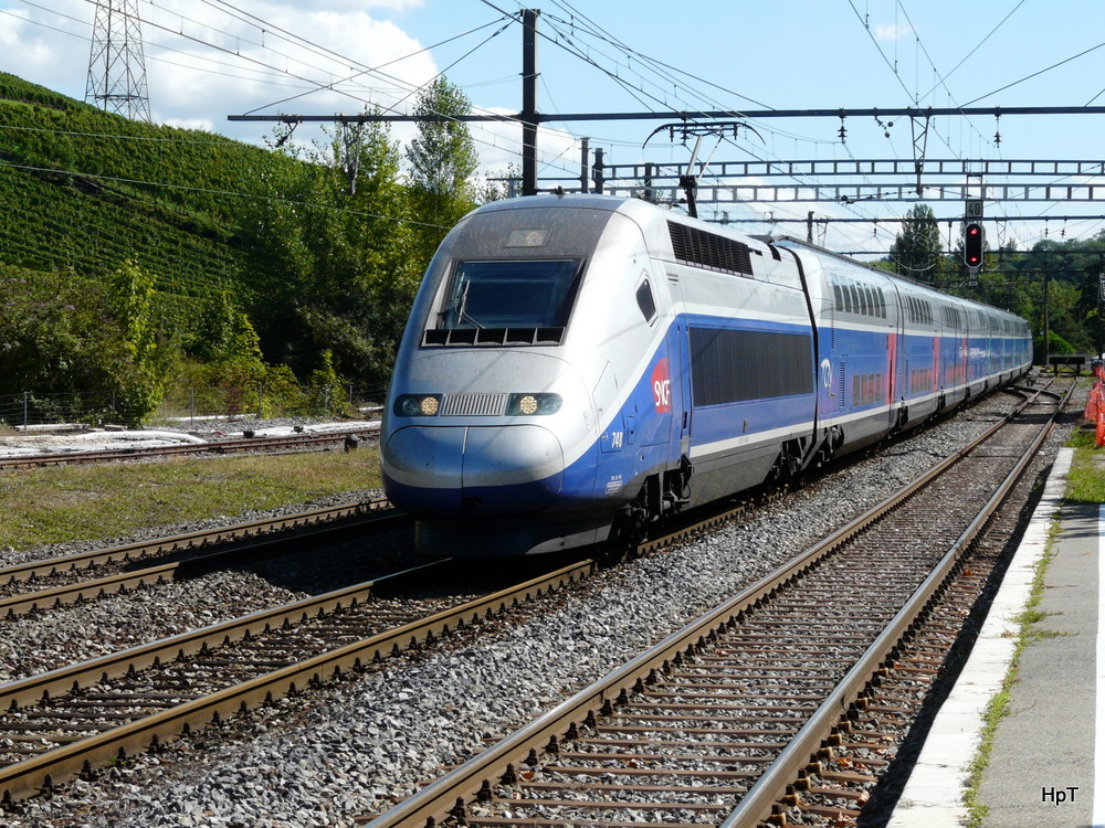 SNCF - TGV 748 bei der durchfahrt in La Plaine am 09.09.2013