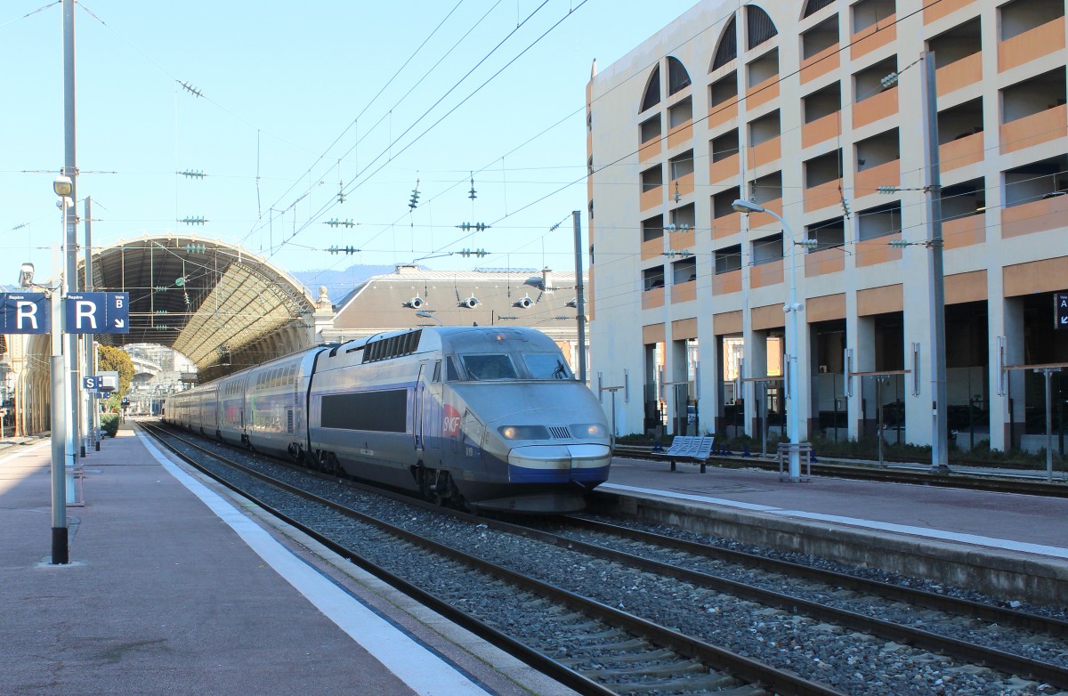 SNCF: TGV Duplex 619 bei der Ausfahrt vom Bahnhof Nice Ville. Datum: 11. Februar 2015.