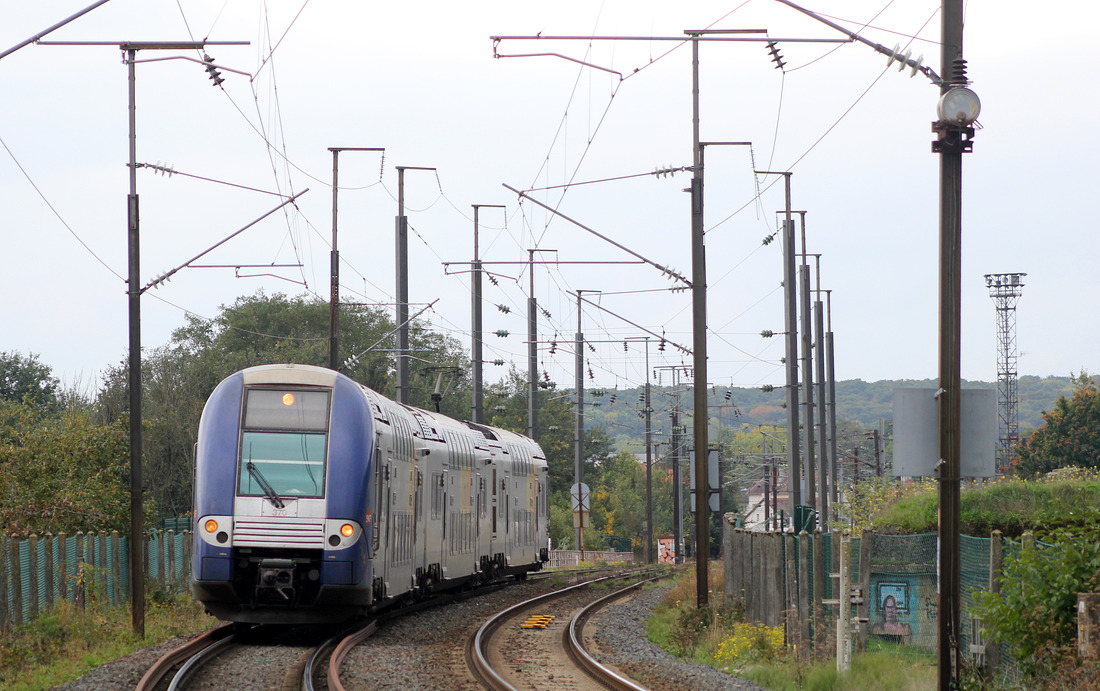 SNCF-Triebzug 370 (laut Aufkleber auf der Front) wurde am 10. Oktober 2015 in Thionville dokumentiert.
