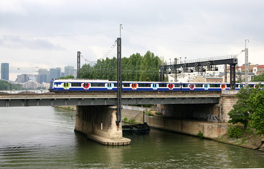 SNCF-Triebzug der Baureihe Z 6400 (Fahrzeugnummer unbekannt) // Asnières-sur-Seine // 4. August 2006
