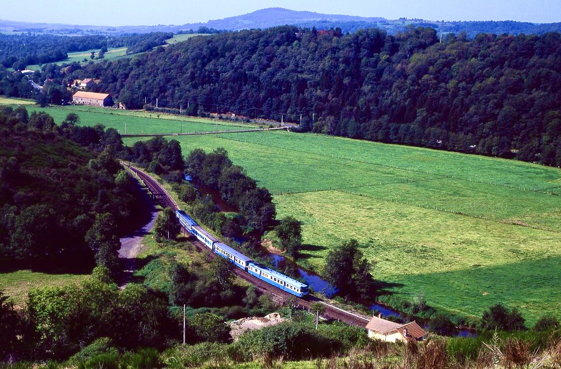 SNCF x28.., Saint-Pierre-le-Chastel, 97983, 25.08.2000.