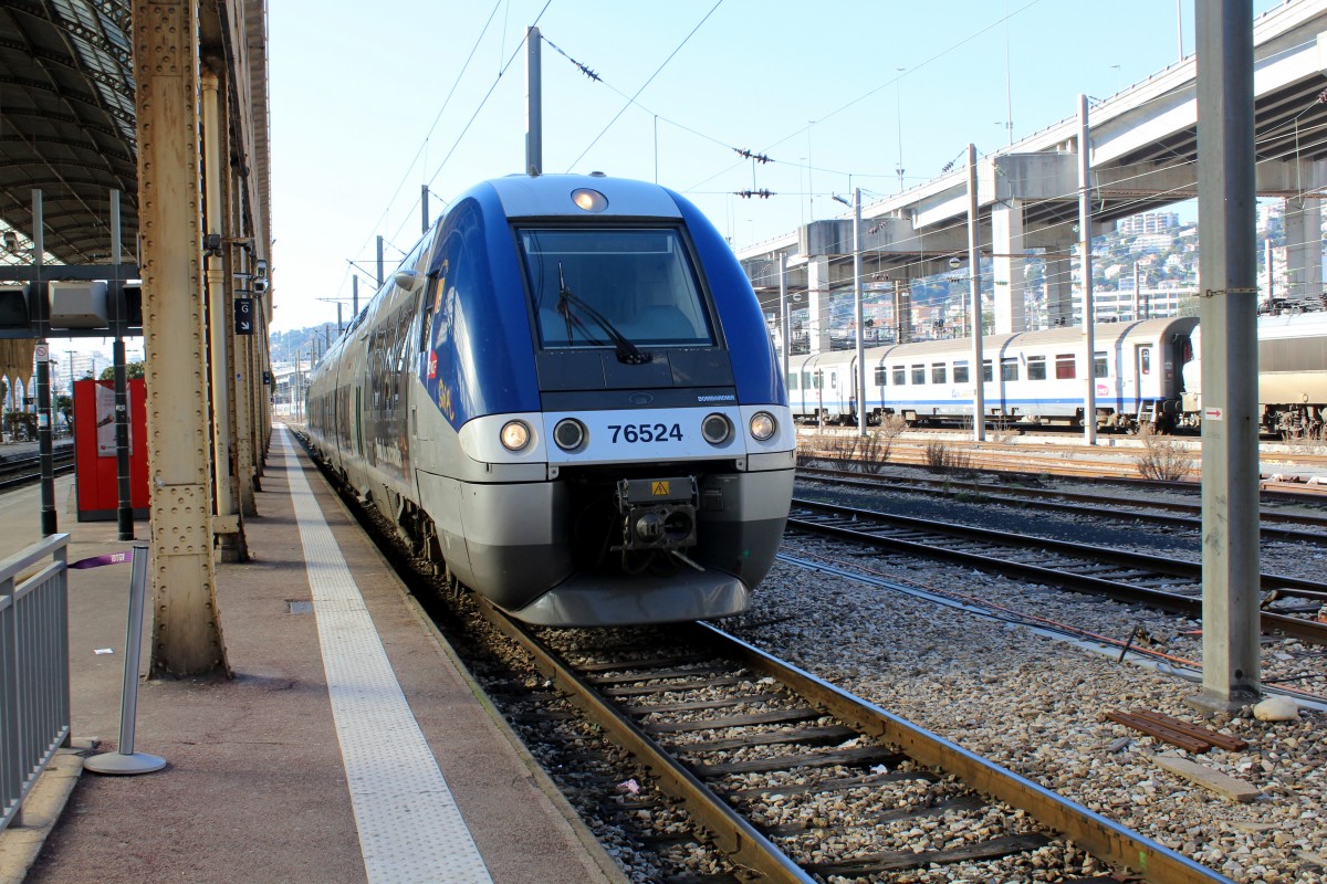 SNCF: X76524 + X76523 Bahnhof Nice Ville am 11. Februar 2015.