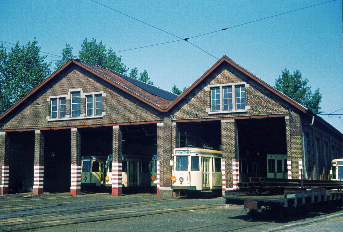 SNCV Br�ssel__Tw in der Wagenhalle in Wemmel.__13-08-1974