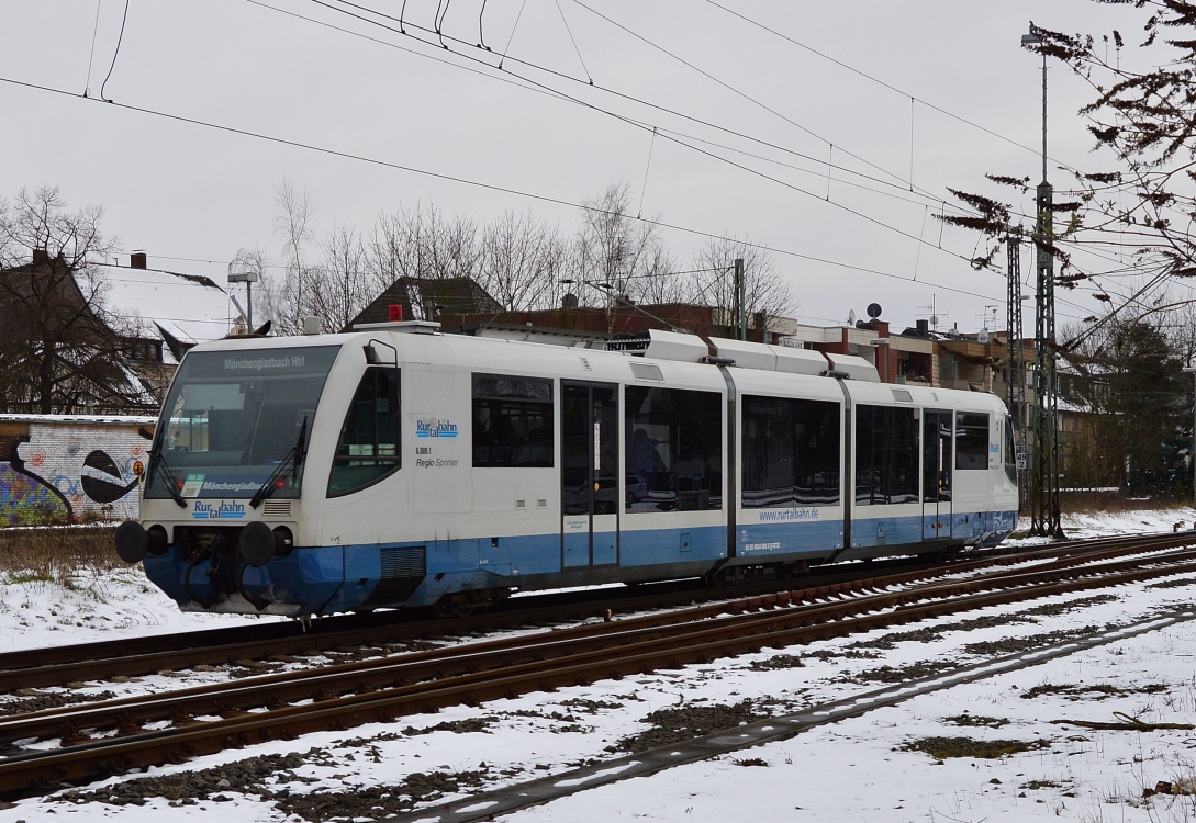 So und damit alle wissen was entlich wieder gutes auf uns zukommt, der VT 6.009 im Schnee, bei der Ausfahrt nach Dalheim als RB 39 aus Rheydt Hbf. Ich freue mich schon darauf.
13.3.2013