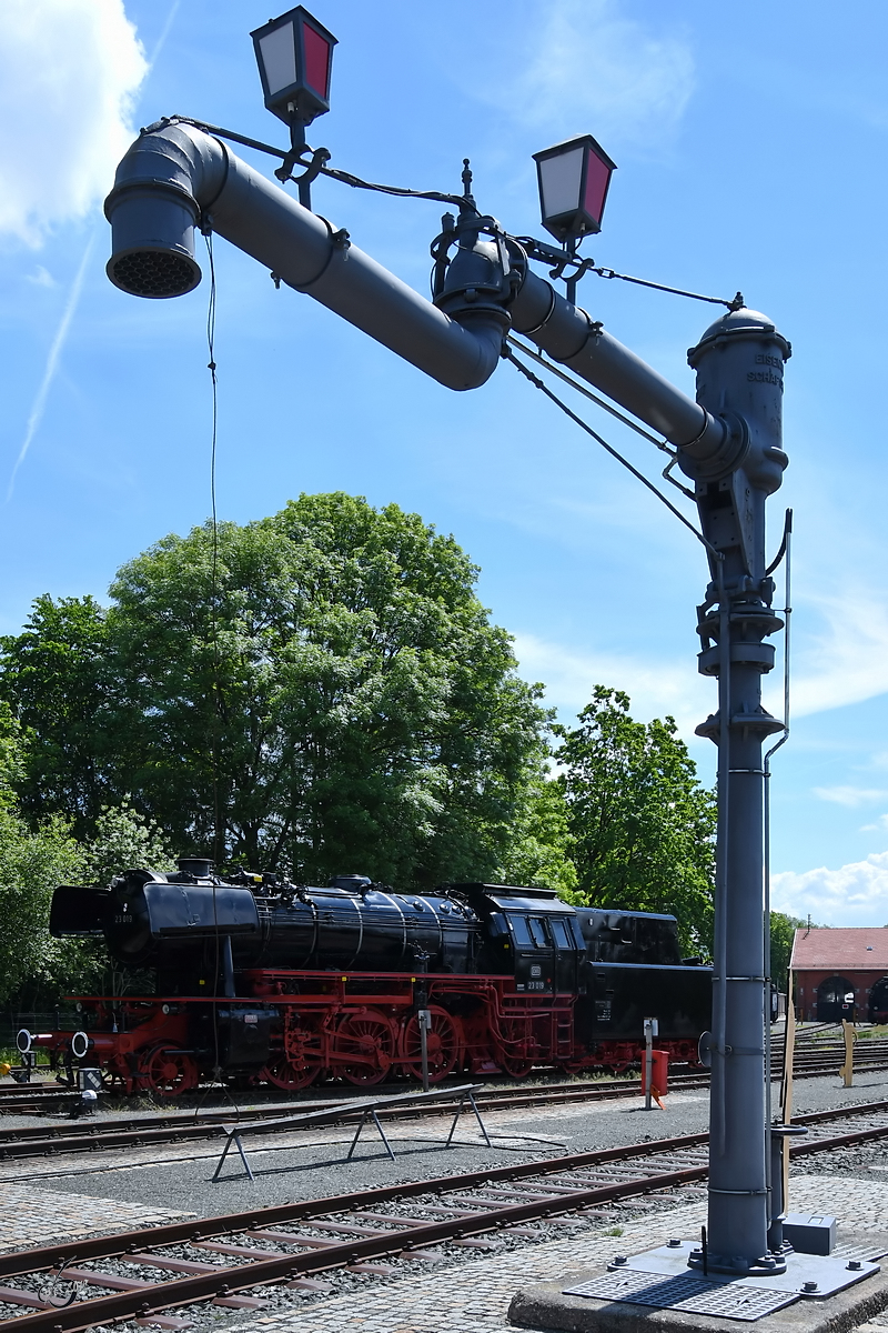 So ein Wasserkran ist natürlich Pflicht in einem Dampflokmuseum. (DDM Neuenmarkt-Wirsberg, Juni 2019)