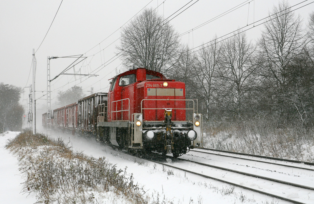 So muss ein Winter aussehen !
294 669 mit einer Übergabe am 7. Dezember 2012 in Leverkusen-Alkenrath.