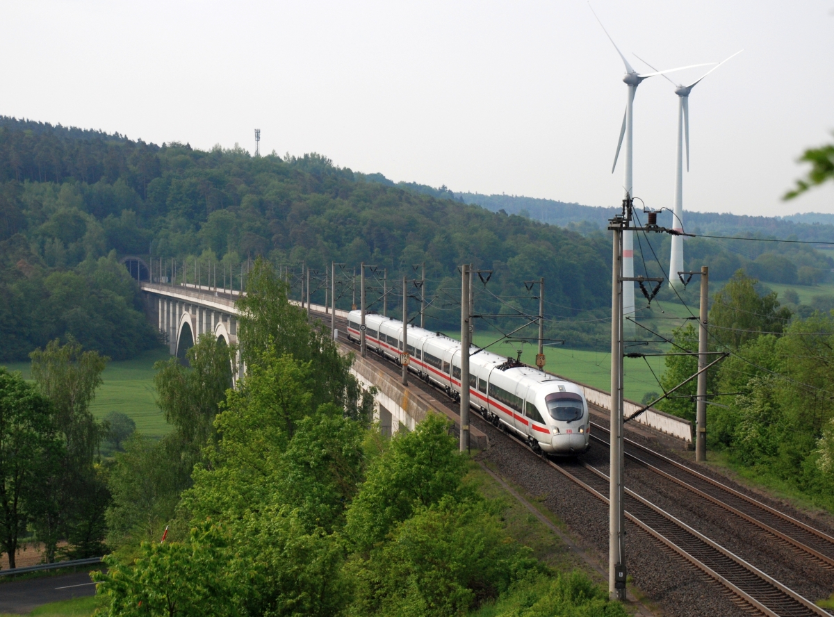 So sah dieselbe Stelle bei Kirchheim 28 Jahre später, am 24.5.2019 aus. Es erforderte erhebliche Kraxelei durch dichtes Gebüsch, um ungefähr den gleichen Blickwinkel zu erreichen.