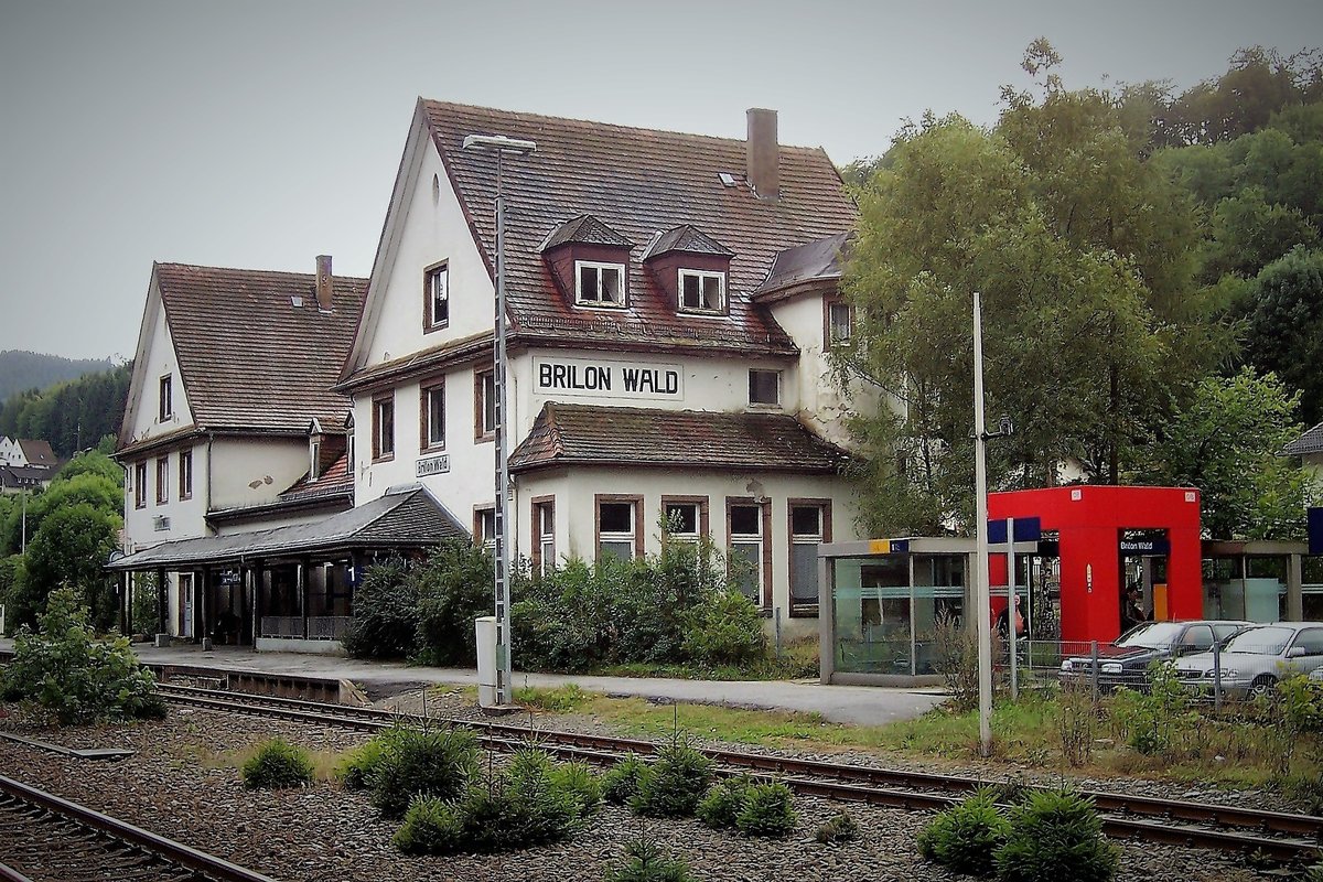 So sah das EG von Brilon Wald, einem Stadtteil von Brilon im Hochsauerlandkreis in NRW, am 16.9.2005 von der Bahnsteigseite her aus.