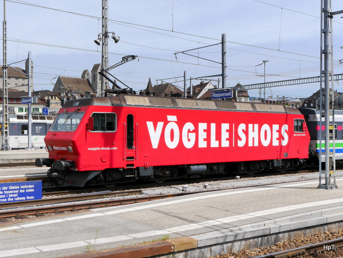 SOB / Voralpenexpress - Lok Re 4/4 456 094-2 an der Spitze des Voralpenexpress bei der ausfahrt aus dem Bahnhof Rapperswil am 26.07.2015