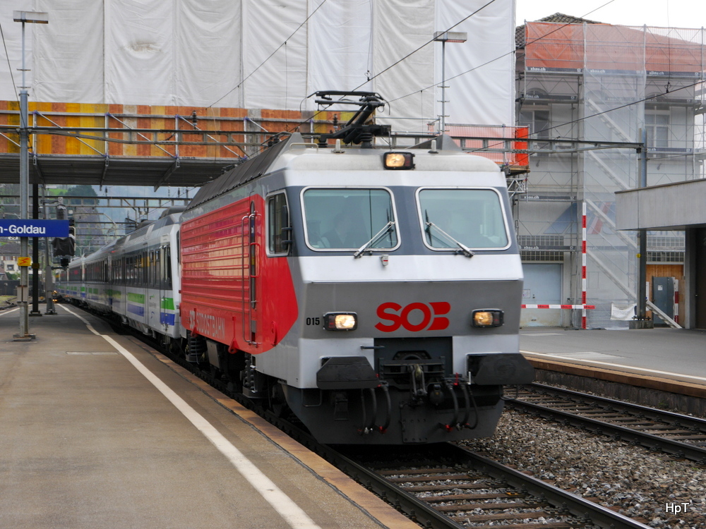 SOB - Lok 446 015-0 unterwegs mit dem Voralpenexpress im Bahnhof von Arth-Goldau am 05.04.2014