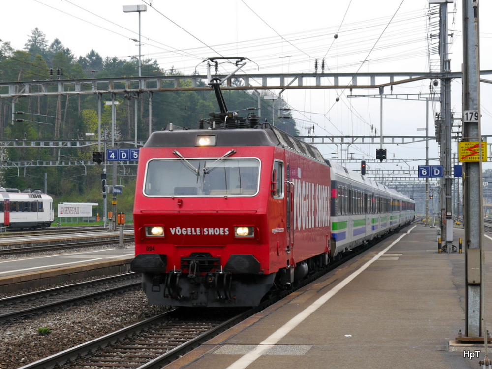 SOB - Lok 456 094-2 unterwegs mit dem Voralpenexpress im Bahnhof von Arth-Goldau am 05.04.2014