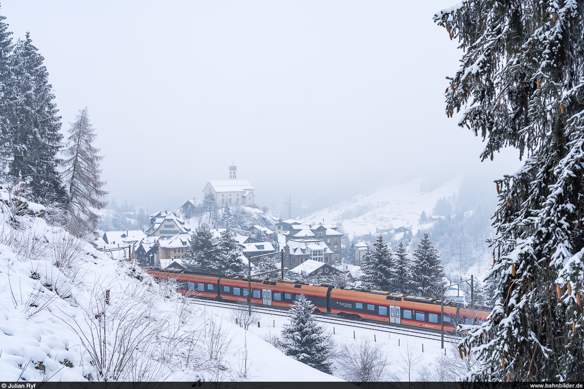 SOB RABe 526 204 als IR 46  Treno Gottardo  Bellinzona - Basel SBB am 13. Februar 2021 bei Wassen.