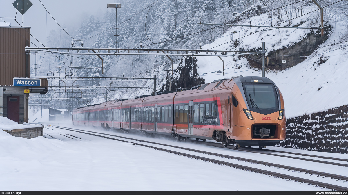 SOB RABe 526 204 als IR 46  Treno Gottardo  Zürich HB - Bellinzona am 13. Februar 2021 bei Wassen.
