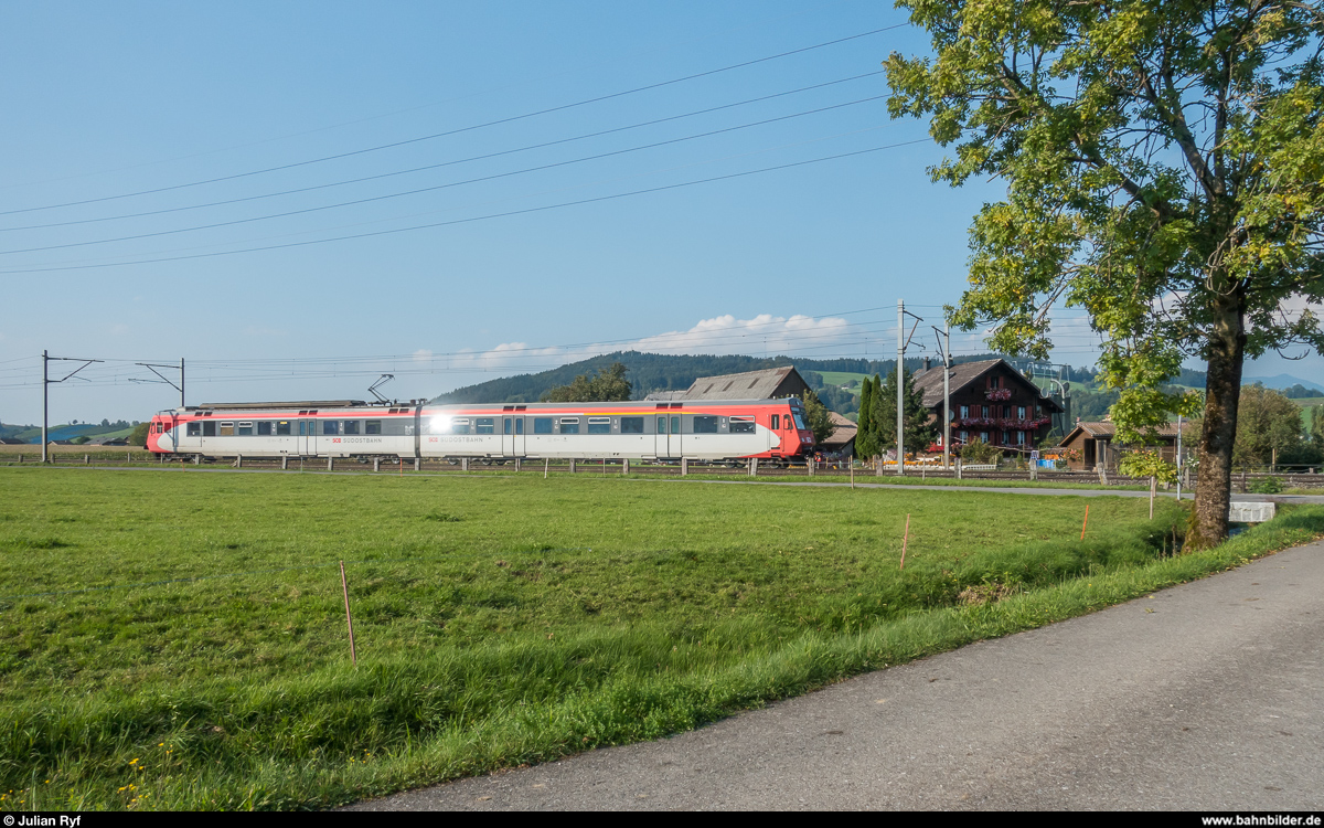 SOB RBDe 566 076 am 23. September 2017 als March-Shuttle S27 zwischen Siebnen-Wangen und Schübelbach-Buttikon.