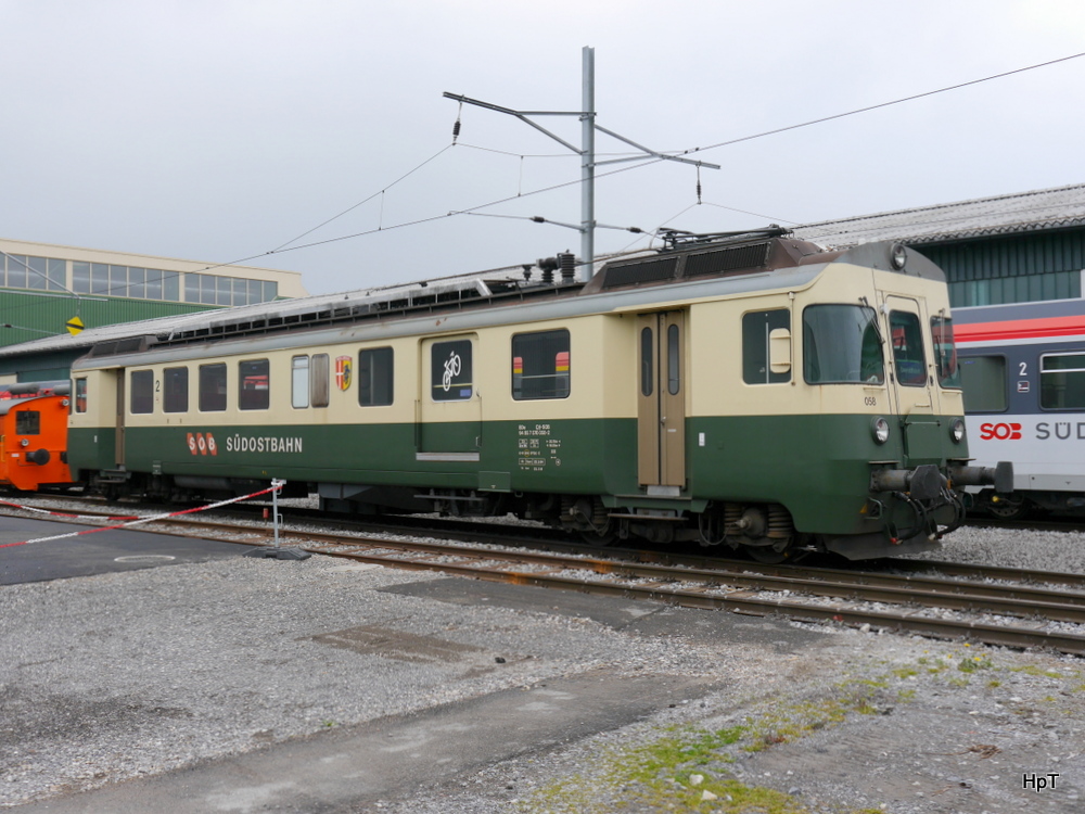 SOB - Triebwagen BDe 4/4 576 058-2 in Samstagern am 05.04.2014