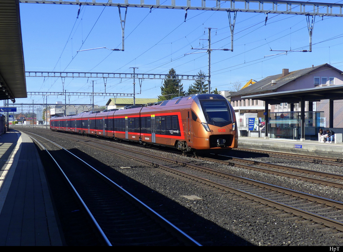 SOB - Triebzug RABe  526 116 bei der durchfahrt im Bahnhof Rothrist am 18.04.2022
