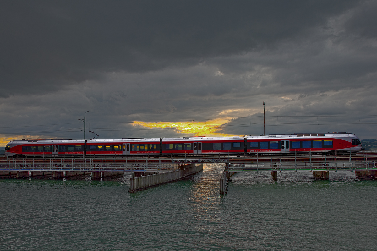 SOB Triebzug RABe 526 fährt über den Seedamm in Rapperswil.Bild Mai 2015