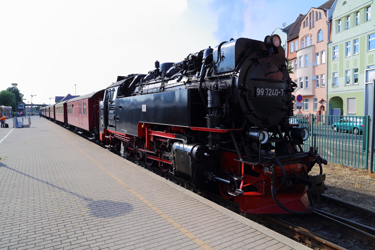 Soeben ist 99 7240 mit P 8929 vom Brocken am 06.07.2018 in den Bahnhof Nordhausen Nord eingelaufen.