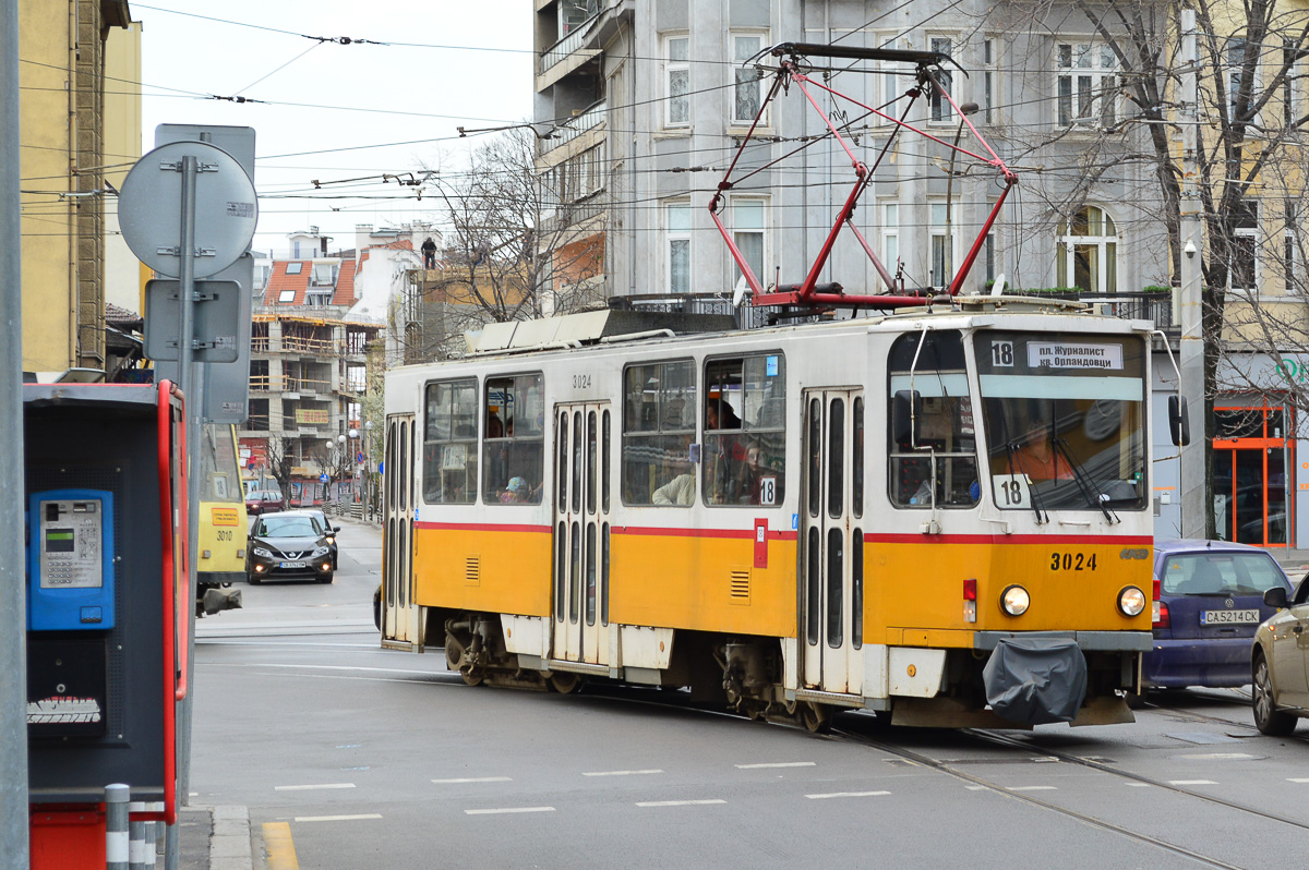 Sofia - Straßenbahn der Linie 18 auf der Fahrt stadtauswärts Richtung Norden zur Endhaltestelle am Zentralfriedhof. (25.03.2017 - 13:18 Uhr) 