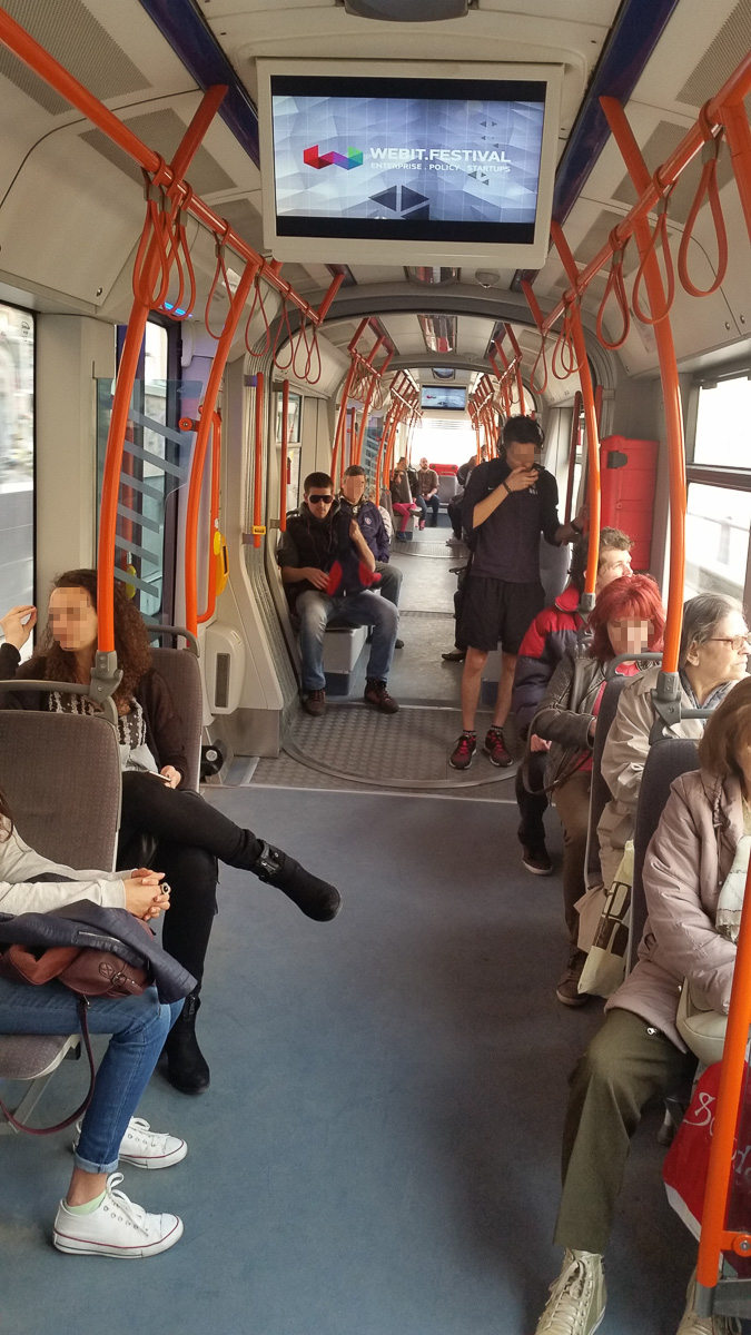 Sofia - Straßenbahn der Linie 7 Innenansicht. Fahrt in der Innenstadt am Boulevard General Mihail D. Skobelev in Richtung Süden. (Aufnahme: 25.03.2017 - 15:08 Uhr)