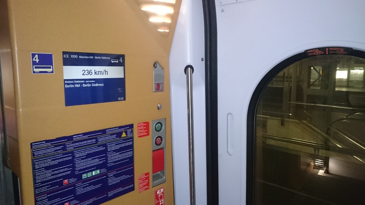 Software macht Sachen!

- es handelt sich hier um eine Aufnahme im ICE 1091
- wir stehen im Berliner Ostbahnhof
- es ist morgens 05.52 Uhr (eine Min vor Abfahrt)

Berlin, der 03. November 2016
