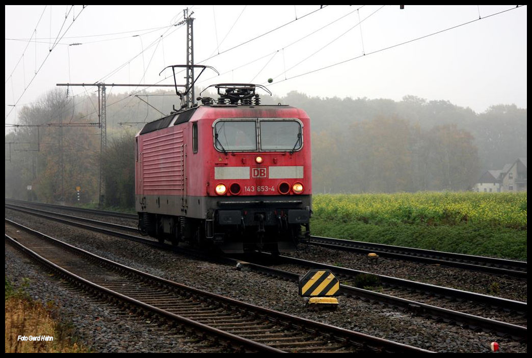 Solo kam 143653 am 7.11.2017 um 11.16 Uhr in Richtung Rheine fahrend durch den Bahnhof Lotte.