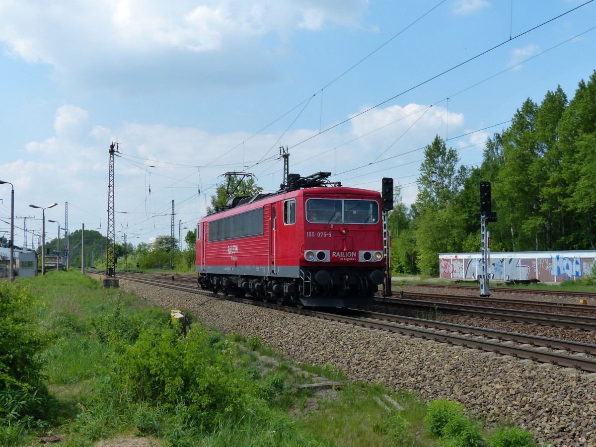 Solo unterwegs durch Leipzig-Thekla war 155 075 am 29.04.2014.