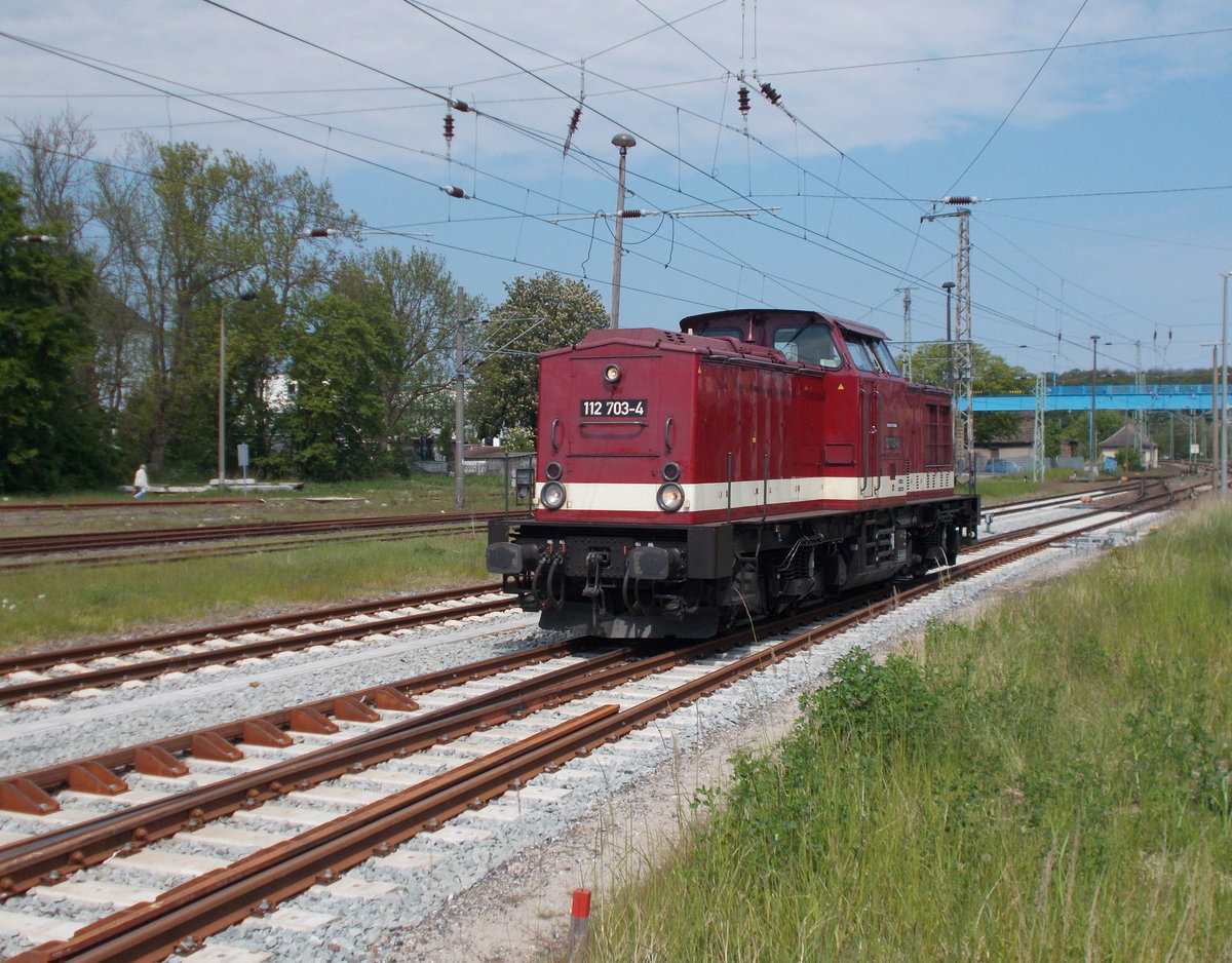 Sommerfeeling herschte am 19.Mai 2016,als die METG 112 703 über den Bahnhof in Bergen/Rügen fuhr.