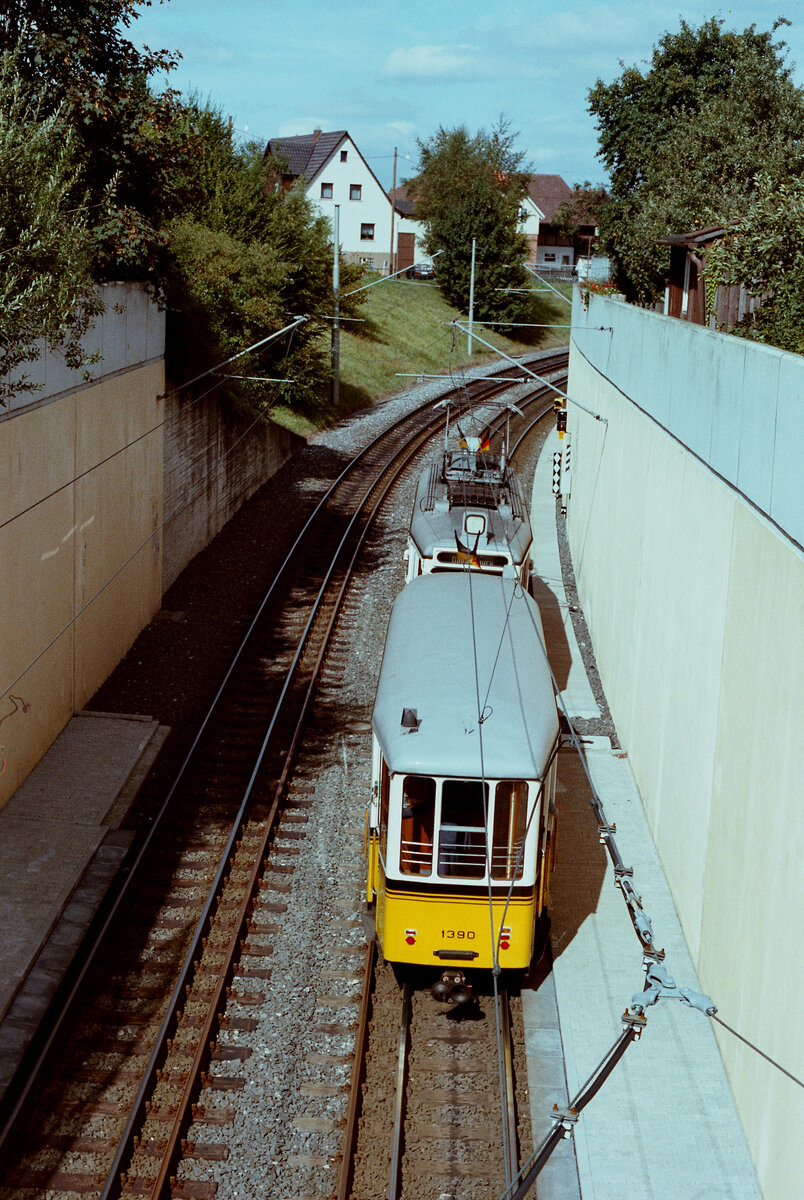 Sonderfahrt eines Stuttgarter Straßenbahnzugs durch Möhringen in Richtung Möhringen Bahnhof, 04.09.1983